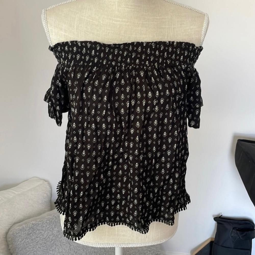 Rewind XS off the shoulder top♥️